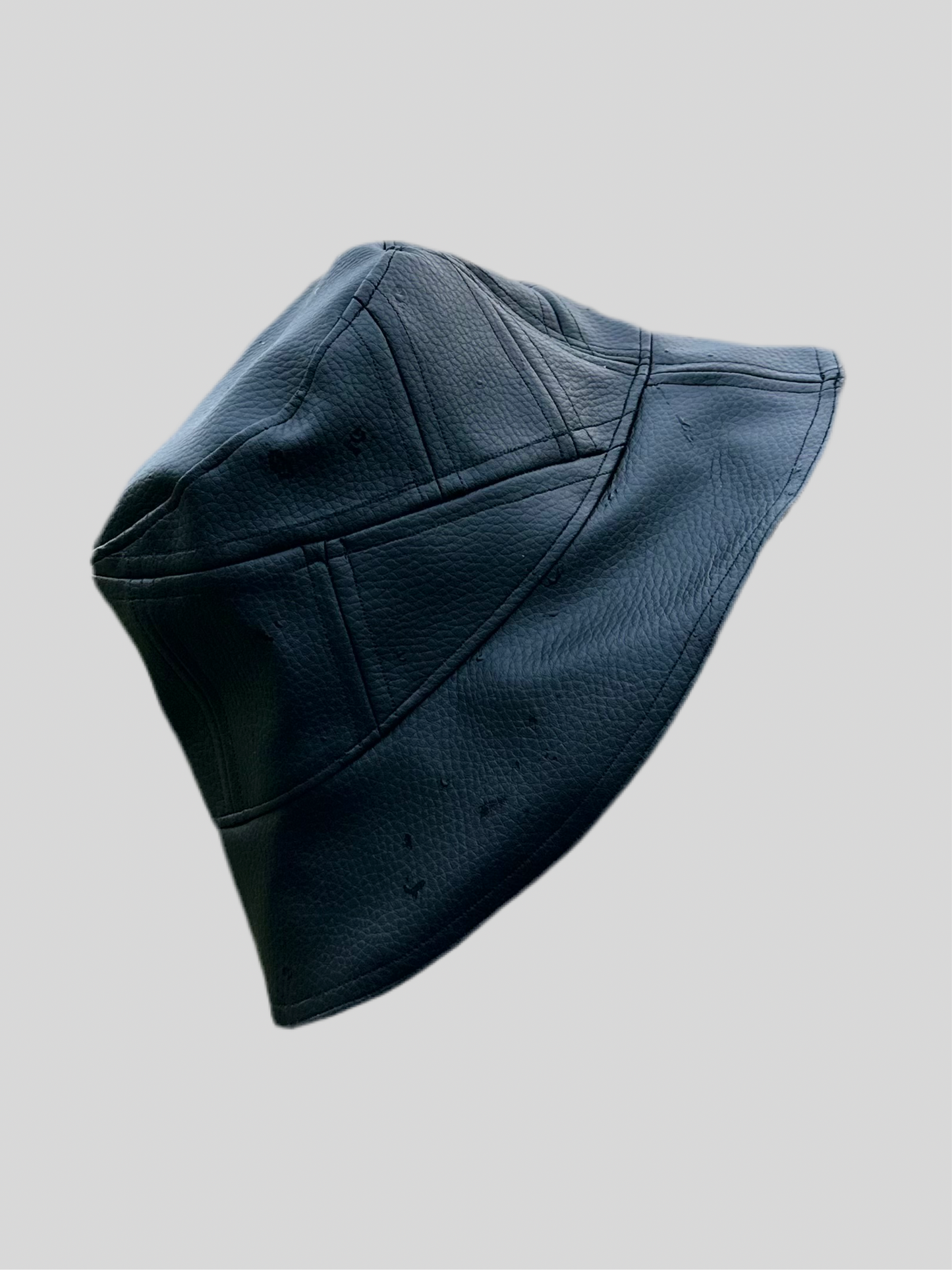 Bob réversible en simili-cuir noir et tissu imperméable floral