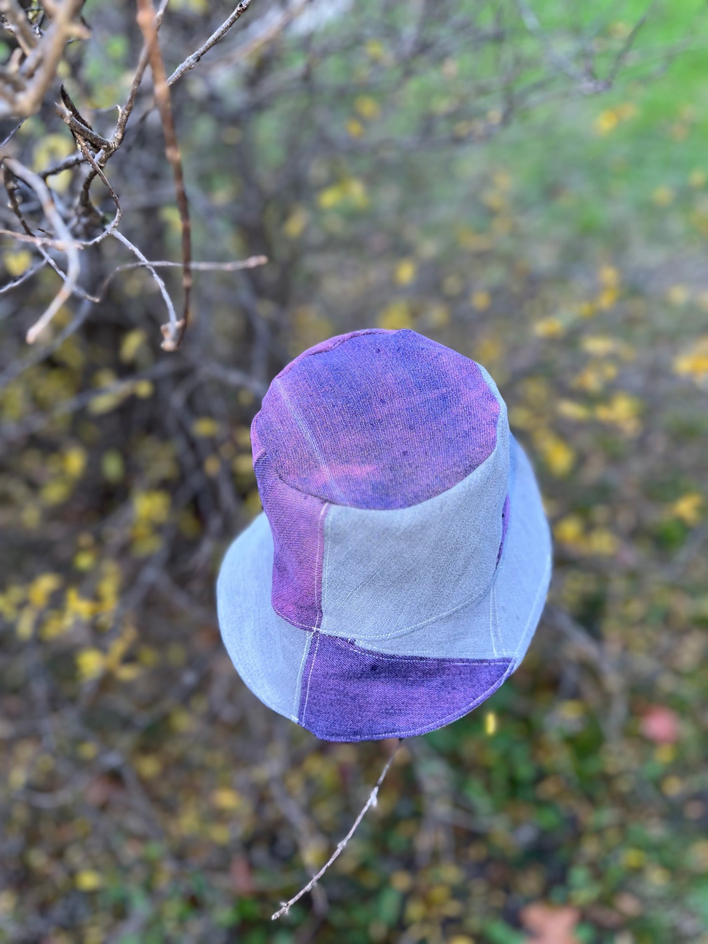 Bob réversible gris et violet en patchwork de jeans upcyclés